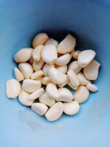 Garlic natural remedy for blood pressure and heart health